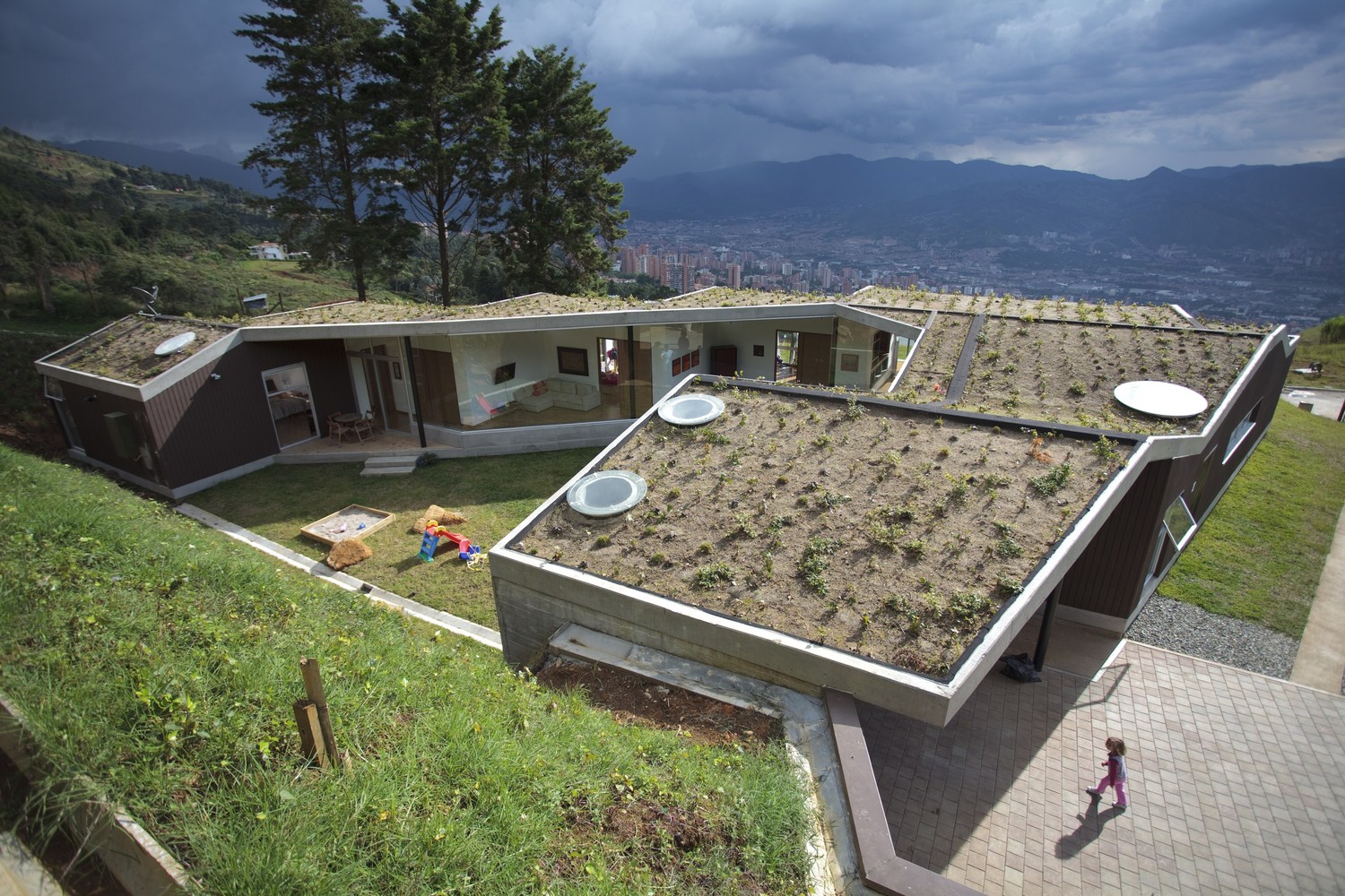 Steep slope covered with Sedum for erosion resistance - Sempergreen